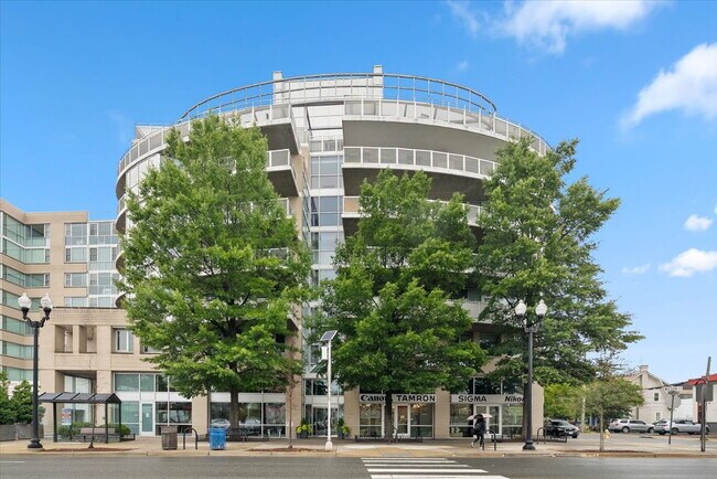 Building Photo - Experience Luxury Living in the Heart of C... Unit #412 Rental