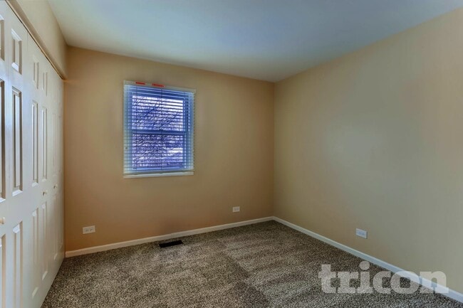 27W115 Chestnut Ln