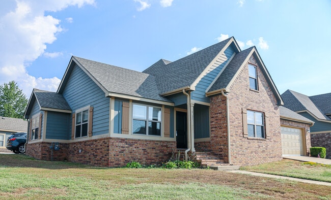 1406 WillowBrook Circle - Willowbrook Duplexes Rental