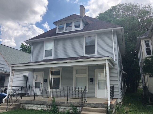 Photo - Spacious 2 Bedroom Half Double