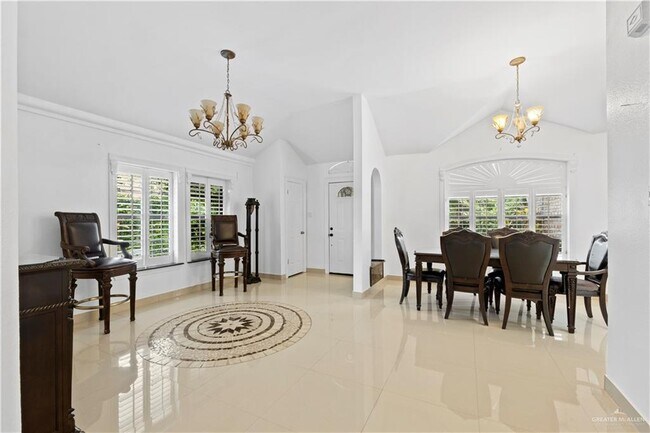 Photo - 20 E St