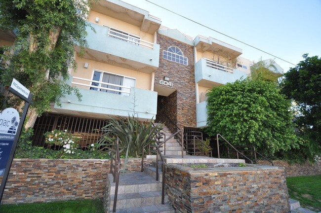 Building Photo - 6041 Fulton Ave Rental