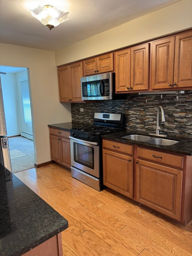 Kutchen - 1922 N 18th Ave Unit 1