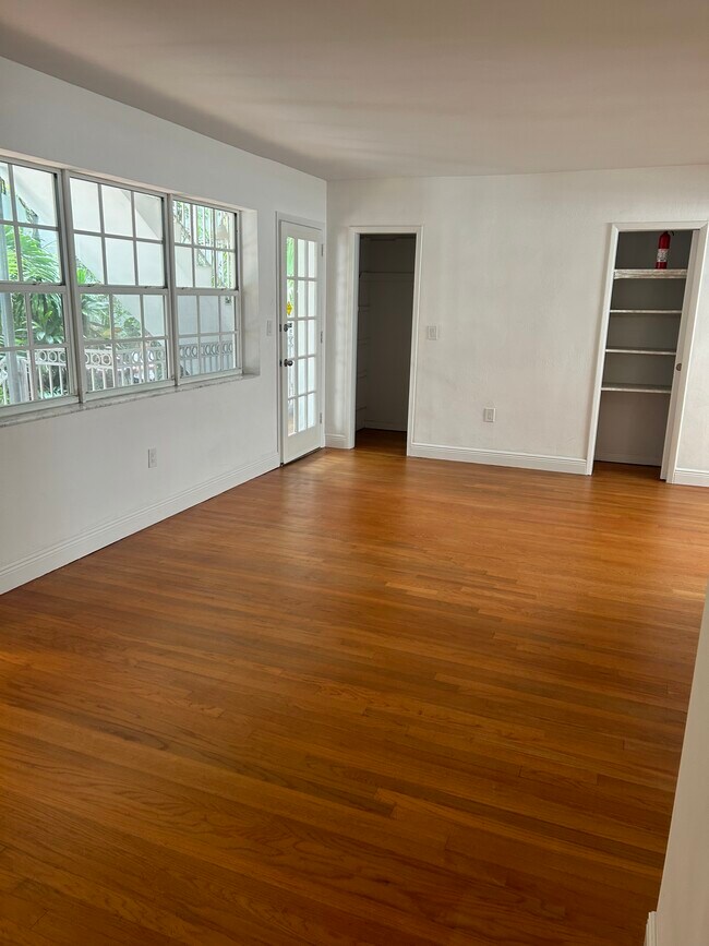 Photo - 1561 West Ave Unit BOUTIQUE JUNGLE OASIS ????