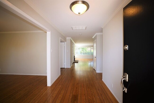Photo - 25 Genevra Rd