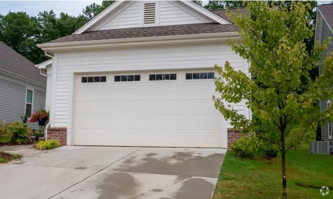Building Photo - 425 Live Oak Dr Rental