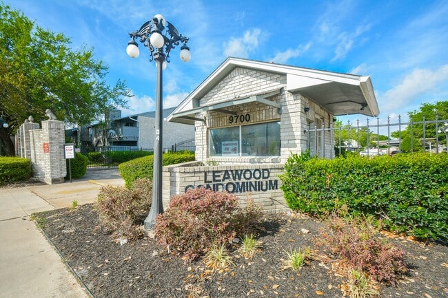 Building Photo - 9700 Leawood Blvd Unit 1601