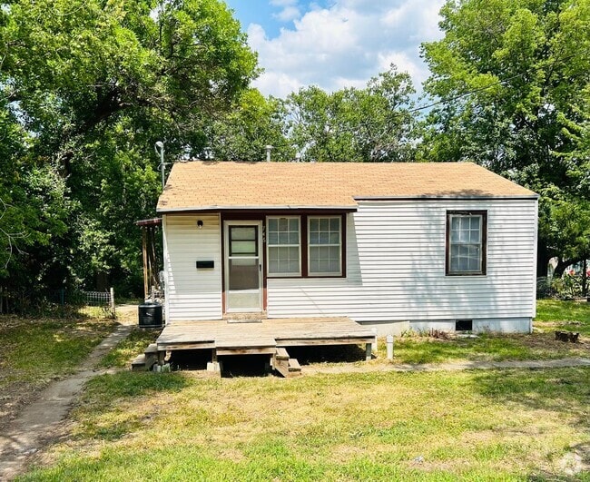 Building Photo - Move In Ready! 2 Bedroom House