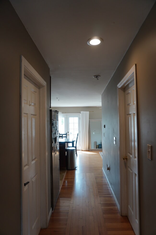 Hallway toward Living Area - 1813 Oliver Ave Unit 2BD-2ndFl