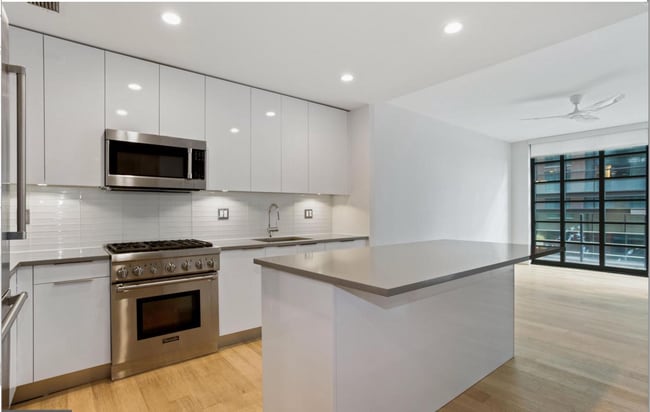 Building Photo - 1 Bed Plus Den 1 Bath! Pets Welcome! Pool!