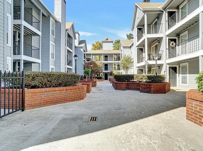 Building Photo - Get $500 OFF Luxury Renovated 1BR!!! — Move In by 12/21