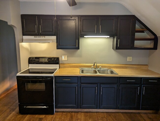 Photo - 9917 Chamberlin Rd