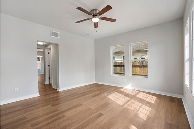 Photo - 1115 Hogan St