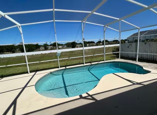 Photo - 554 Lockbreeze Dr