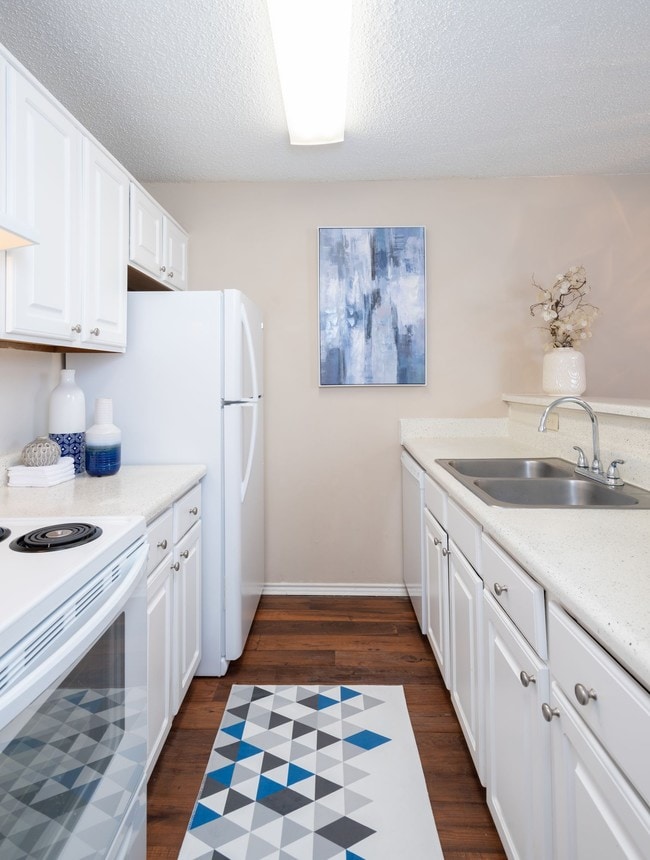 Photo - Charter Oak Apartments