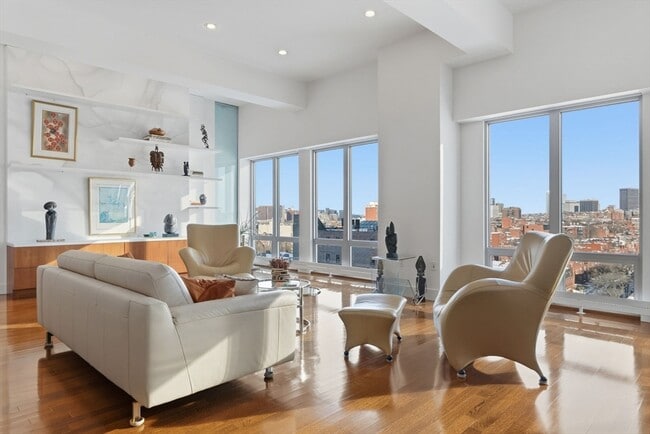 Photo - 360 Newbury St Unidad 709/710