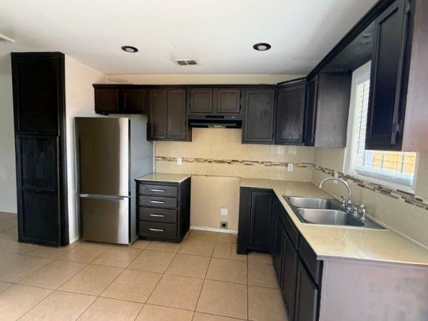 Photo - 1110 W Gardenia Ave