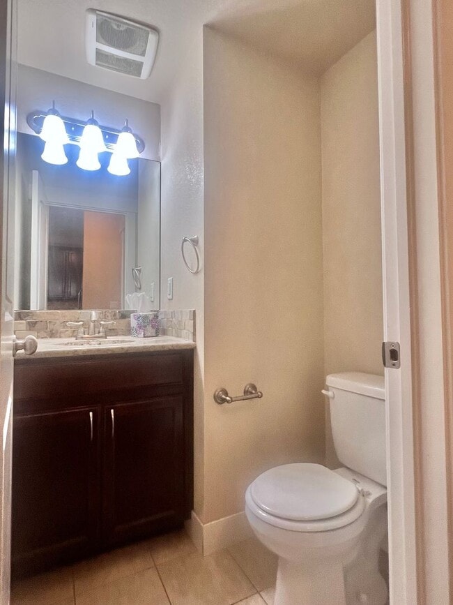 Photo - 3 bedroom/2.5 bath Condo with attached 2 car garage In Fossil Lake Subdivision in Fort Collins, CO Unidad D103