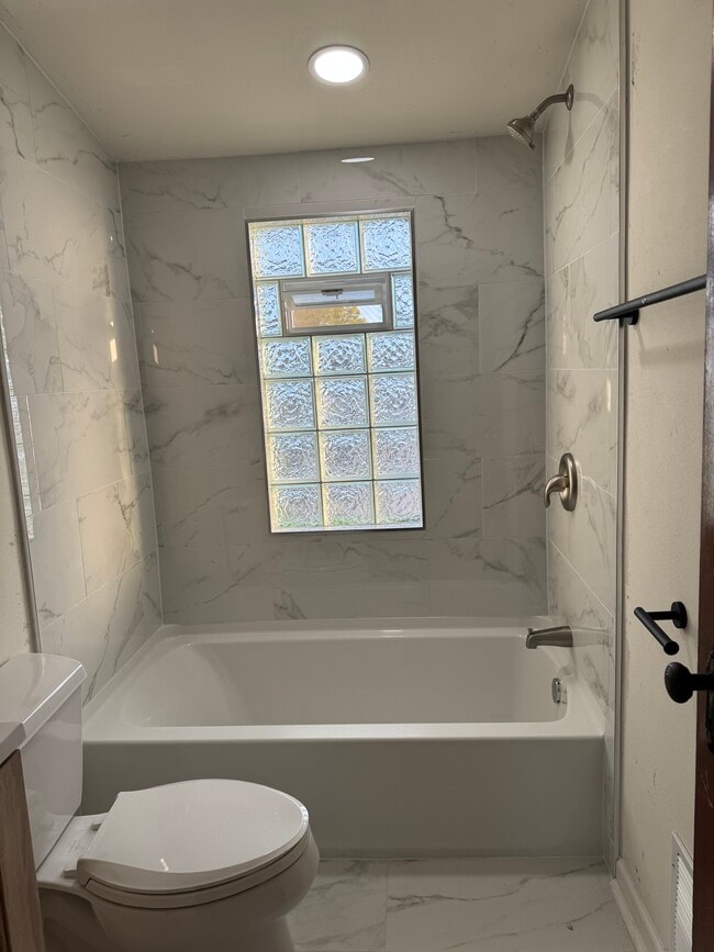 Photo - 1944 S 92nd St Unidad 2 Upper