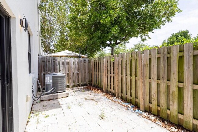 Photo - 10407 NW 82nd St