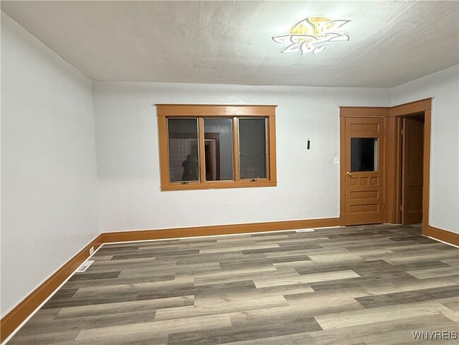 Photo - 111 Dempster St