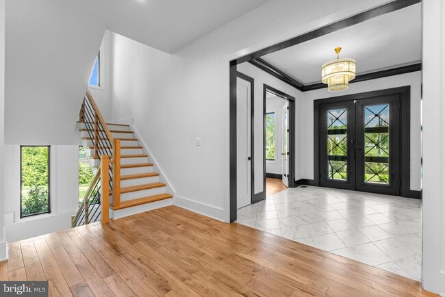 Photo - 608 Walker Rd