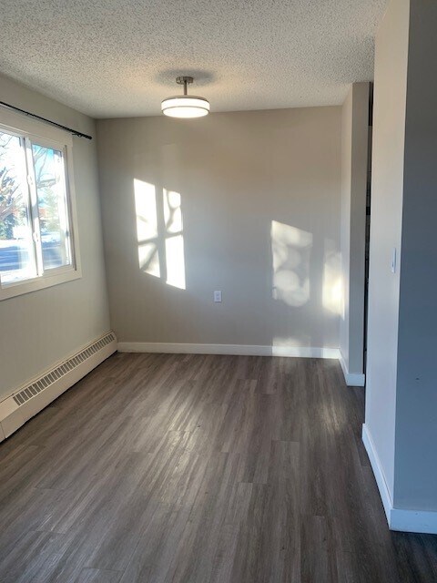 Photo - 8111-8196 96 St