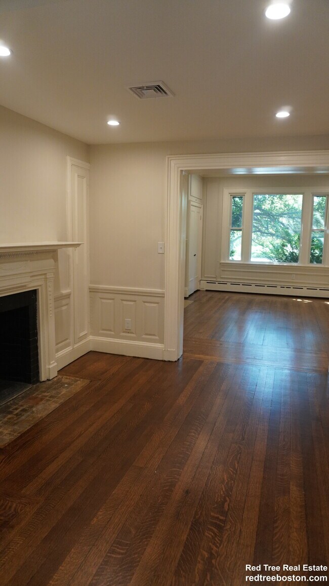 Photo - 1712 Beacon St