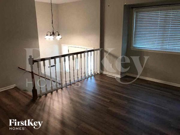 Photo - 9951 Parkhill St