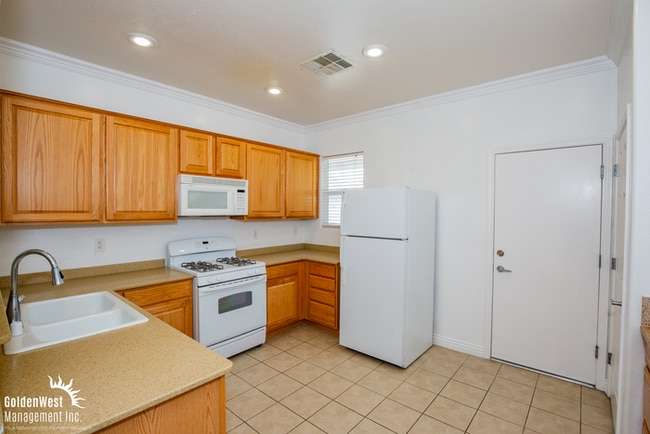 Photo - Inviting 3Bdm 2Ba Single-Story Home in Henderson! 55 Plus Community.