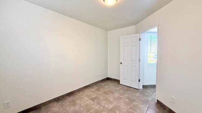 Photo - 1712 E Pepper Cir