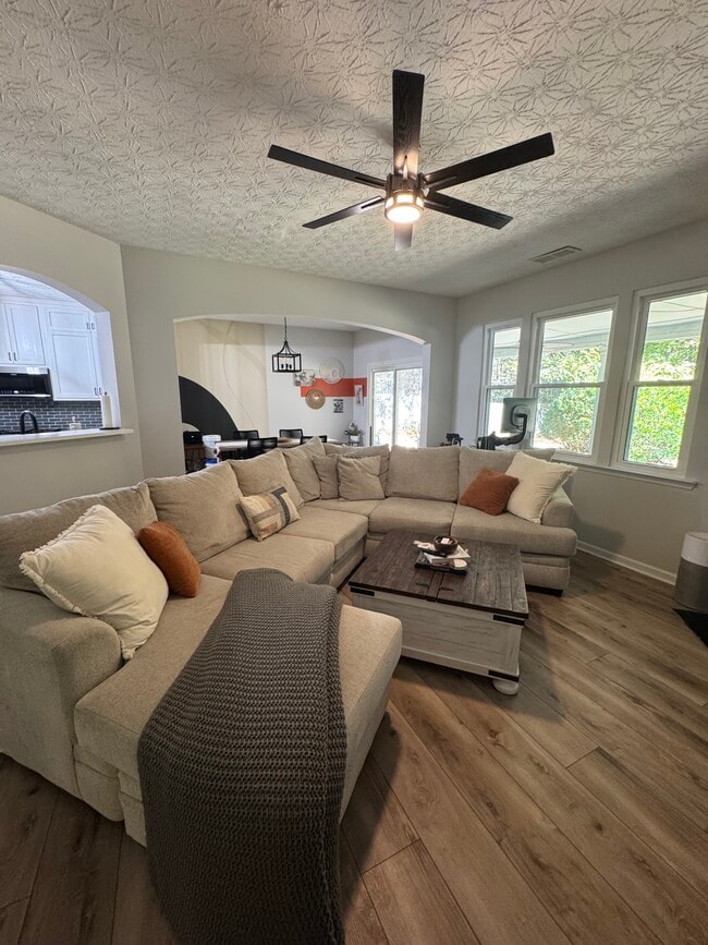 Photo - 980 Mays Ln SW