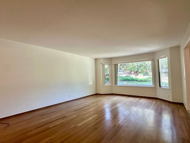 Photo - 4 Bedroom Home + Den in Saratoga!