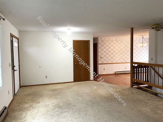 Photo - 4+ Bedroom 3-1/2 Bath House for Rent