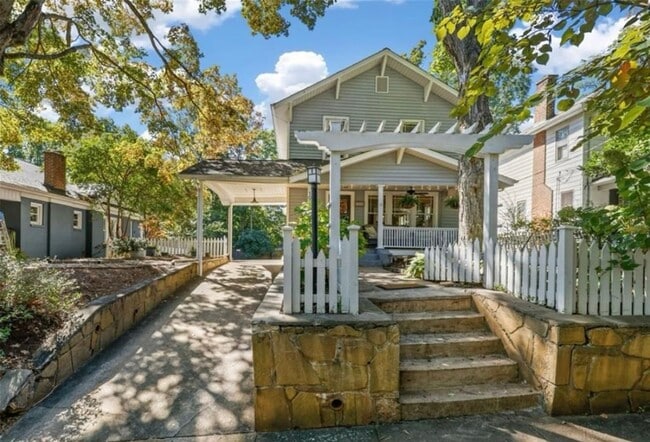 Building Photo - Charming Ardmore home full of character in...