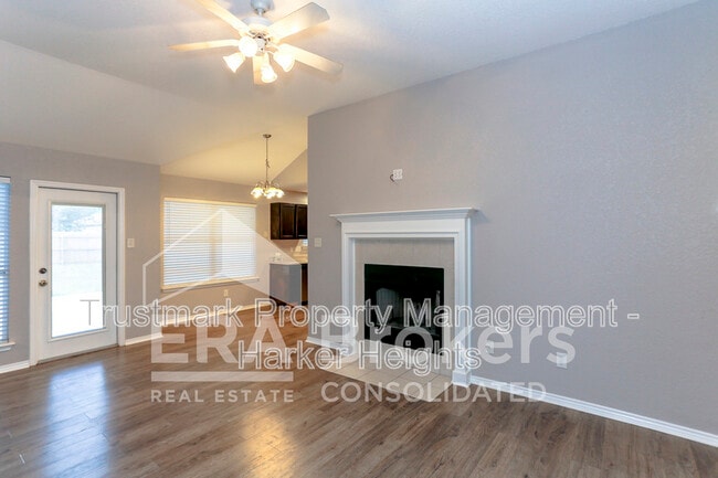 Photo - 1614 Twisted Oak Dr