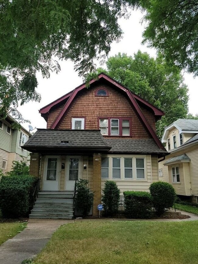 Lower Duplex Rental For Rent in Milwaukee, WI