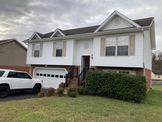 Photo - 111 Mountain Creek Ct