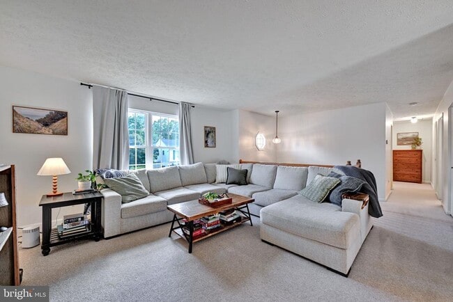 Photo - 350 Long Meadow Way