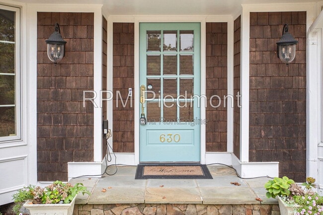 Photo - 630 Pine Point Trce