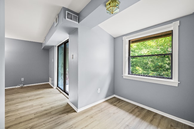 Photo - 1419 Valley Dr