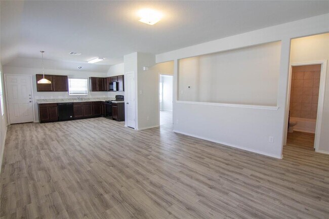 Photo - 209 Blue Crane St