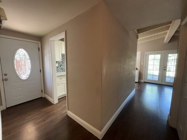 Photo - Updated 3 bedroom close to downtown and UC Davis campus, available for July move in!