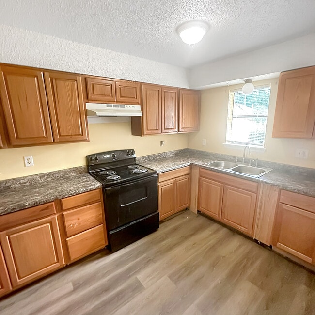 Photo - 405 Hickory Hill Dr