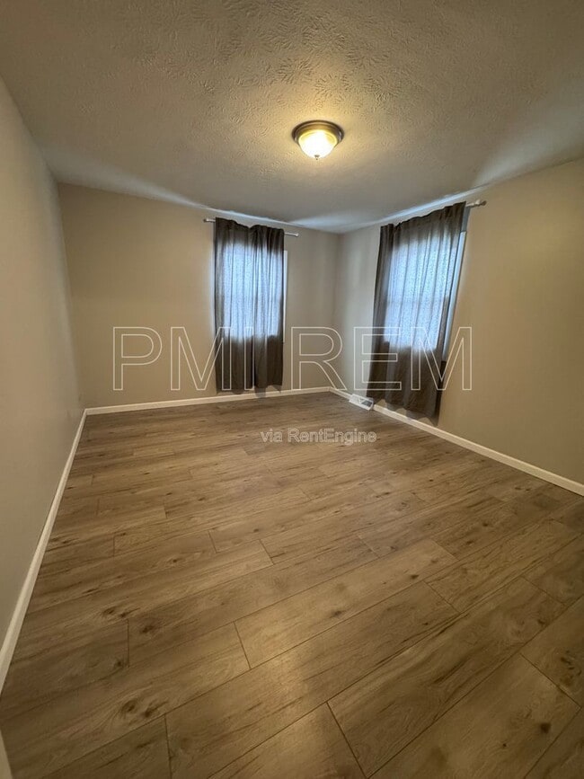 Photo - 782 Akron Blvd