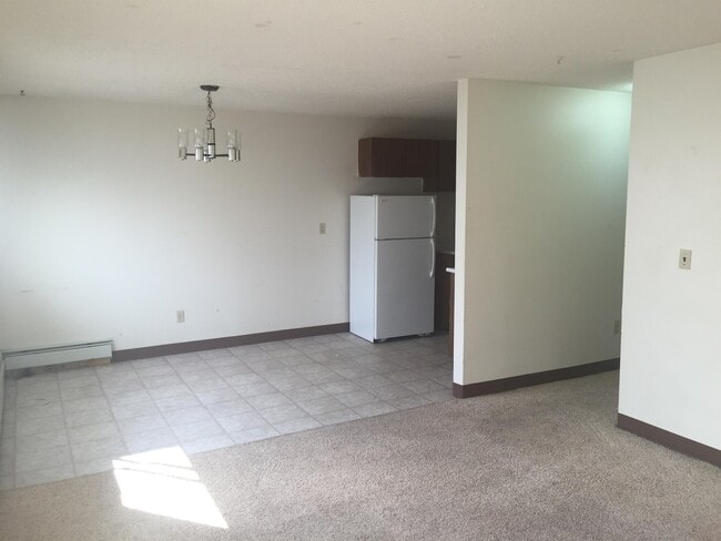 Photo - 9527-998A 98a Ave