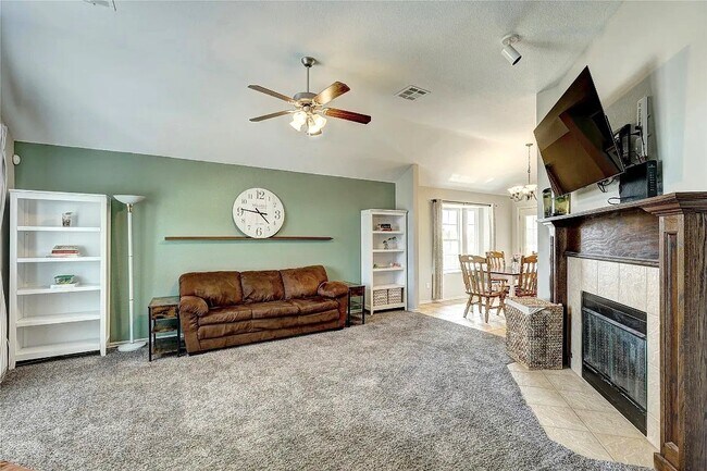 Photo - 2404 Deer Chase Dr