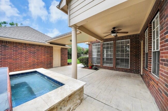Building Photo - 1003 Clarenda Falls Dr
