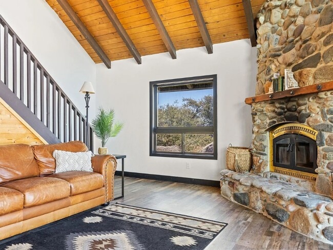 Photo - Furnished Mountain Retreat