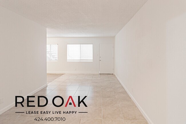 Photo - Incredible One Bedroom with Kitchen Applia... Unit 3